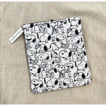 Funda Protectora para Ebook "Snoopy Bocetos" con bolsillo