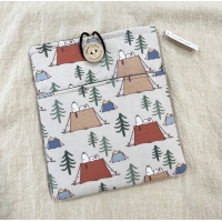 Funda Protectora para Ebook "Snoopy Camping" con bolsillo