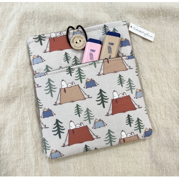 Funda Protectora para Ebook "Snoopy Camping" con bolsillo