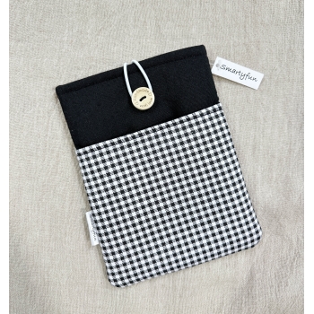 Funda Protectora "Vichy Blanco y Negro" para Ebook, con bolsillo