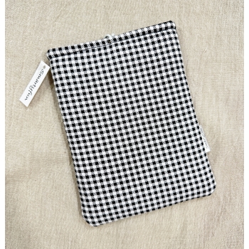 Funda Protectora "Vichy Blanco y Negro" para Ebook, con bolsillo