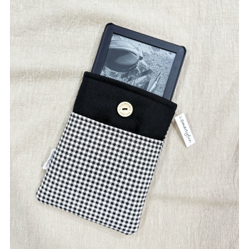 Funda Protectora "Vichy Blanco y Negro" para Ebook, con bolsillo