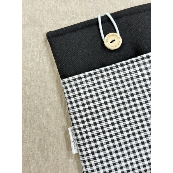 Funda Protectora "Vichy Blanco y Negro" para Ebook, con bolsillo